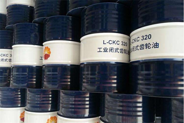 工業齒輪油對潤滑油提出了自己的要求：首先要有適宜的粘度，能夠保持持久潤滑